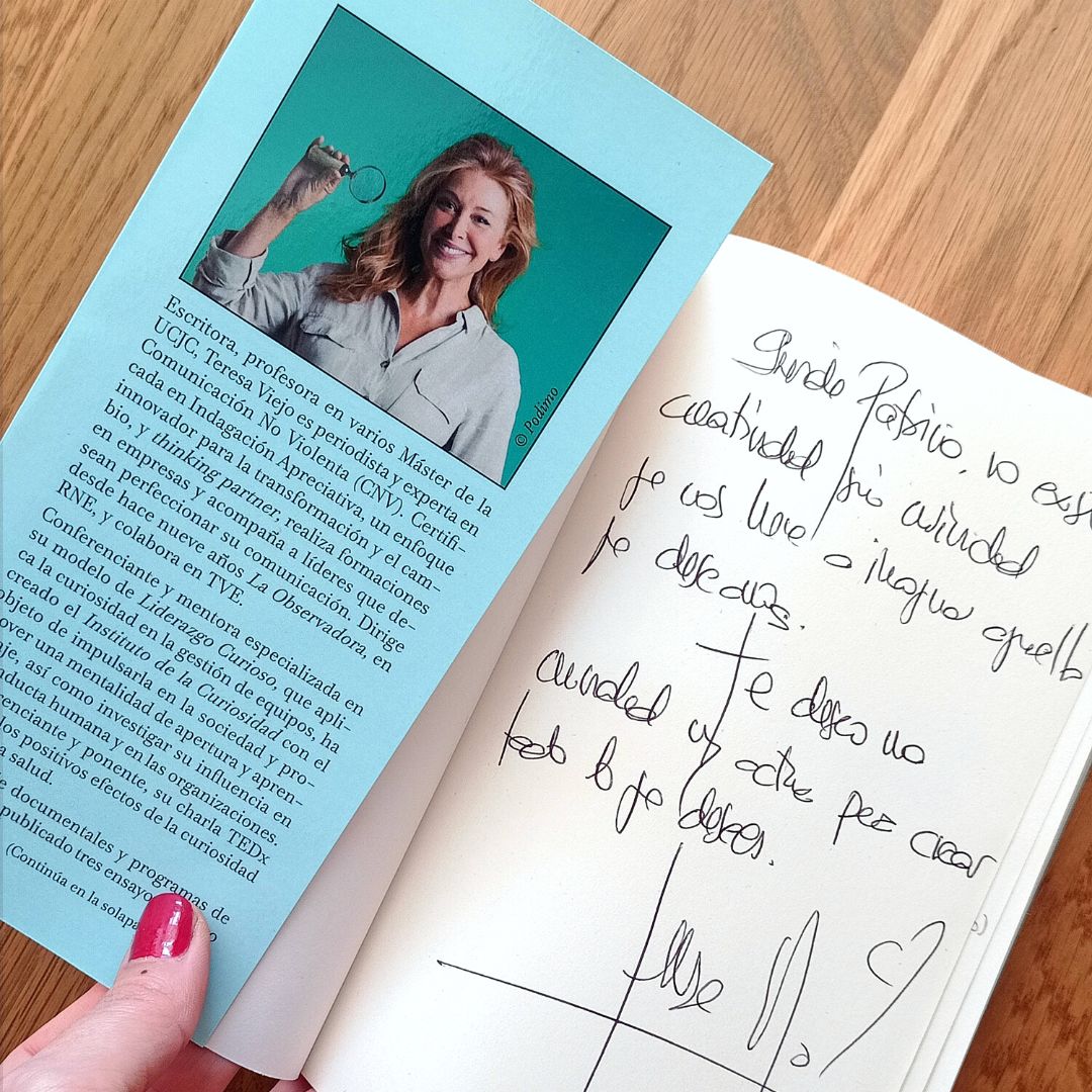 Foto del libro firmado de Teresa Viejo