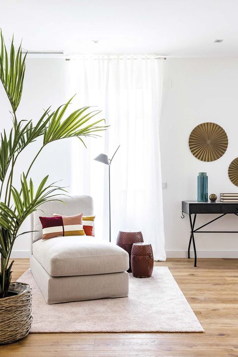 Soul-espacios-0_8 BIBLIOTECA Butacón con ventana de luz trasera y lampara de lectura