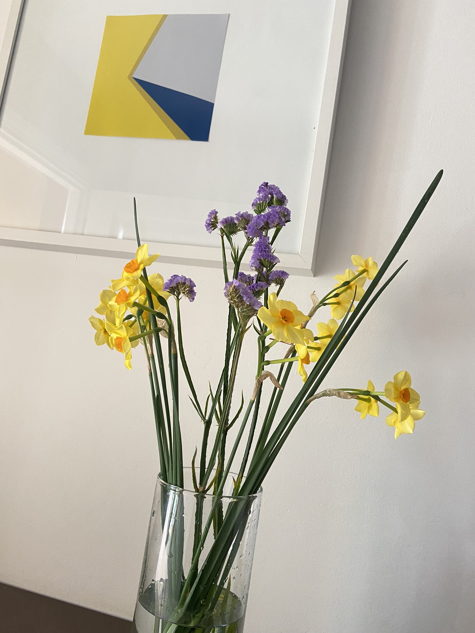 Jarrón de cristal con Narcisos amarillos