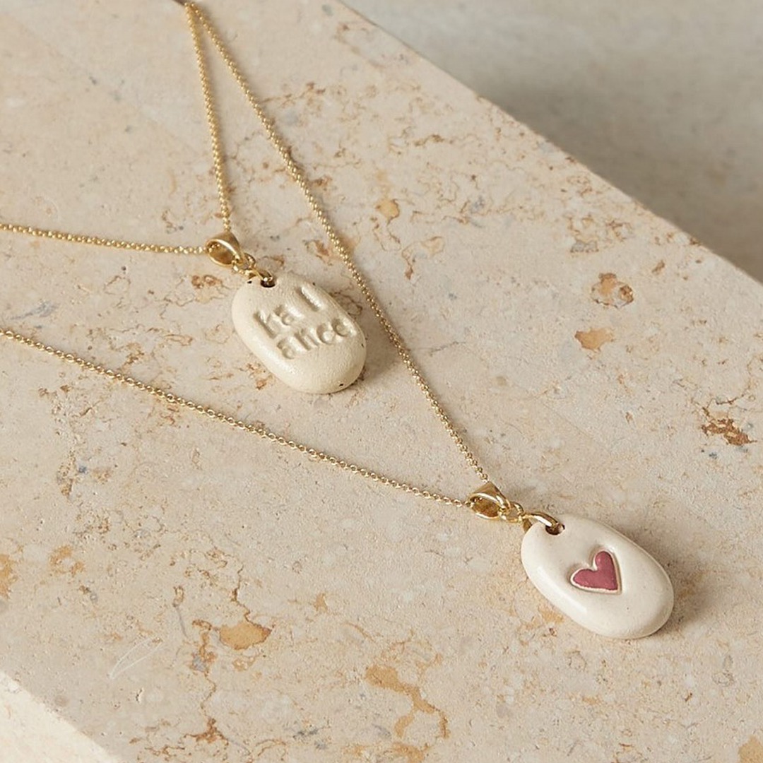 Escultura de cerámica